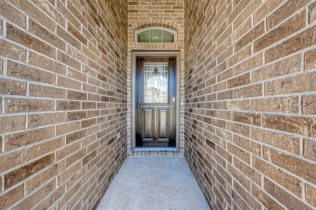 4 bed, 3.0 bath, 2256 sqft, $2,300 — Photo 3