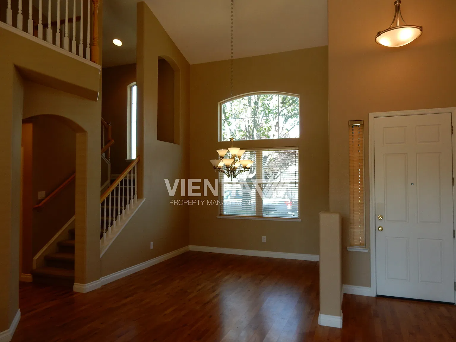 3 bed, 2.0 bath, 1895 sqft, $2,680 — Photo 2