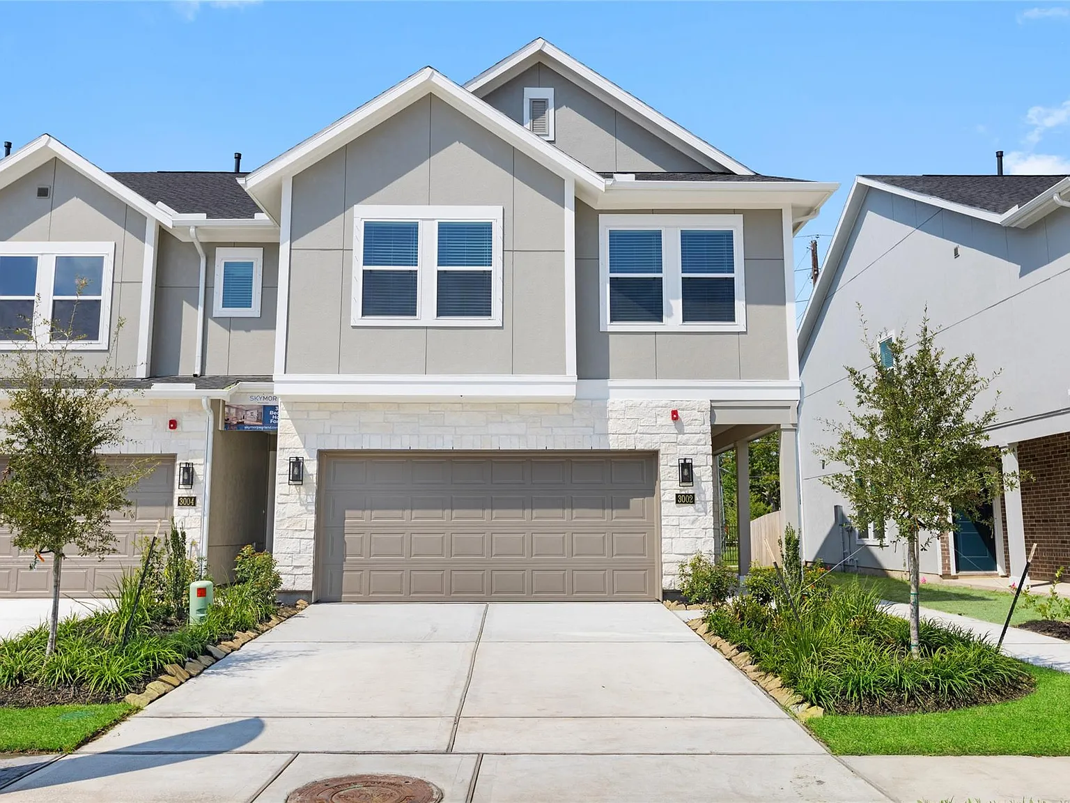 4 bed, 2.5 bath, 1938 sqft, $2,945 — Photo 1