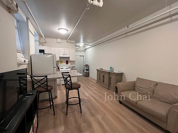 3rd image of 14 Orkney Rd APT B