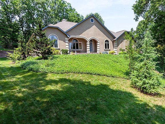 3rd image of 105 Riverpoint Dr