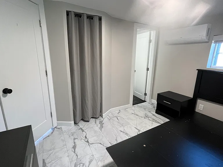 1066 1/2 Irving St — Photo 12