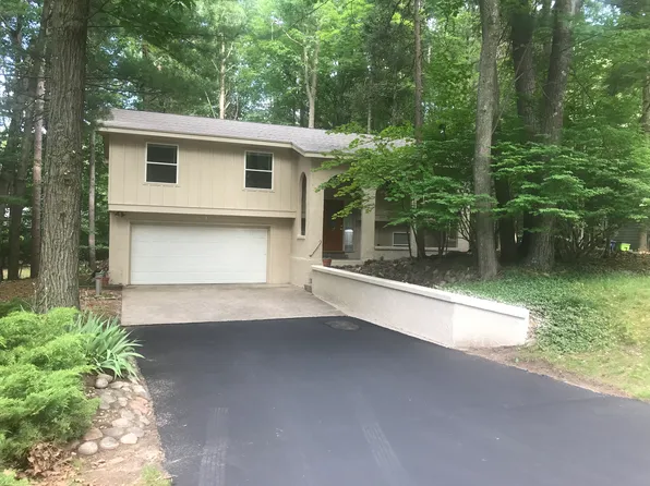 4290 Baywood Dr, Traverse City, MI 49686