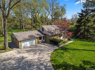 214 N Evangeline St, Dearborn Heights, MI 48127