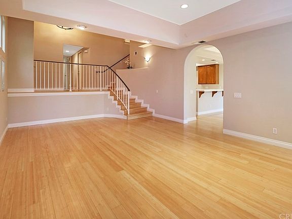 4th image of 323 Westlake Vista Ln