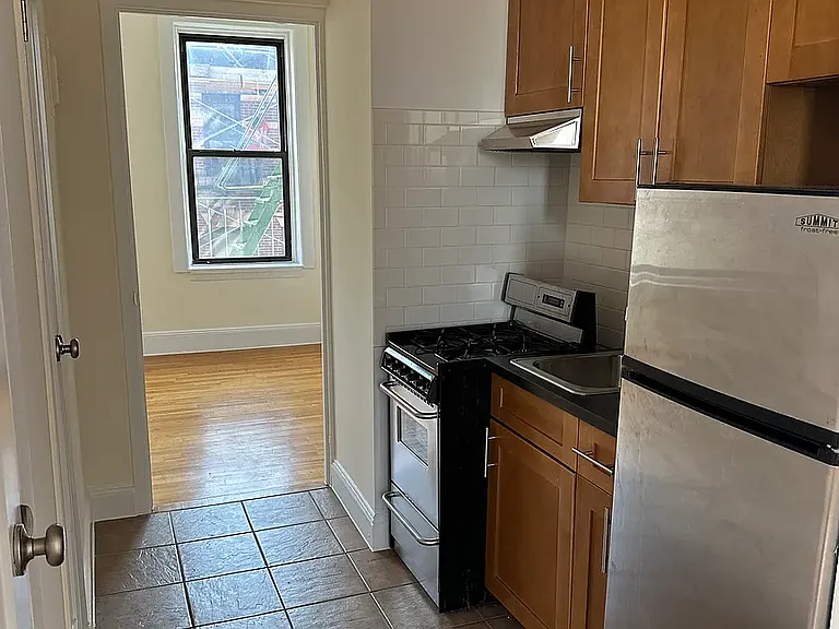21 Leroy St #18 — Photo 2