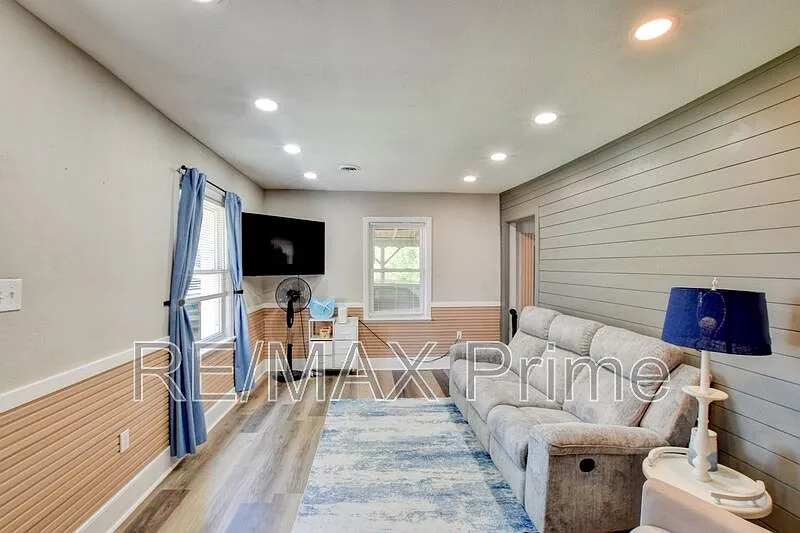 3 bed, 3.0 bath, 1140 sqft, $1,900 — Photo 4