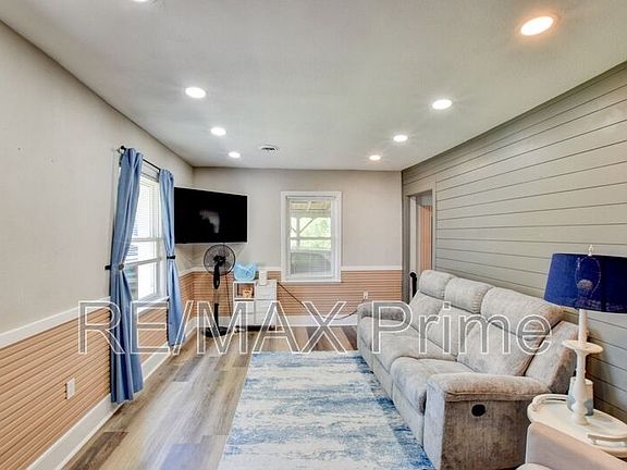 4th image of 2 Clover St