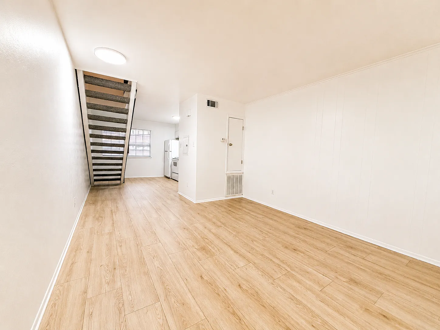 1 bed, 800 sqft, $1,150 — Photo 2
