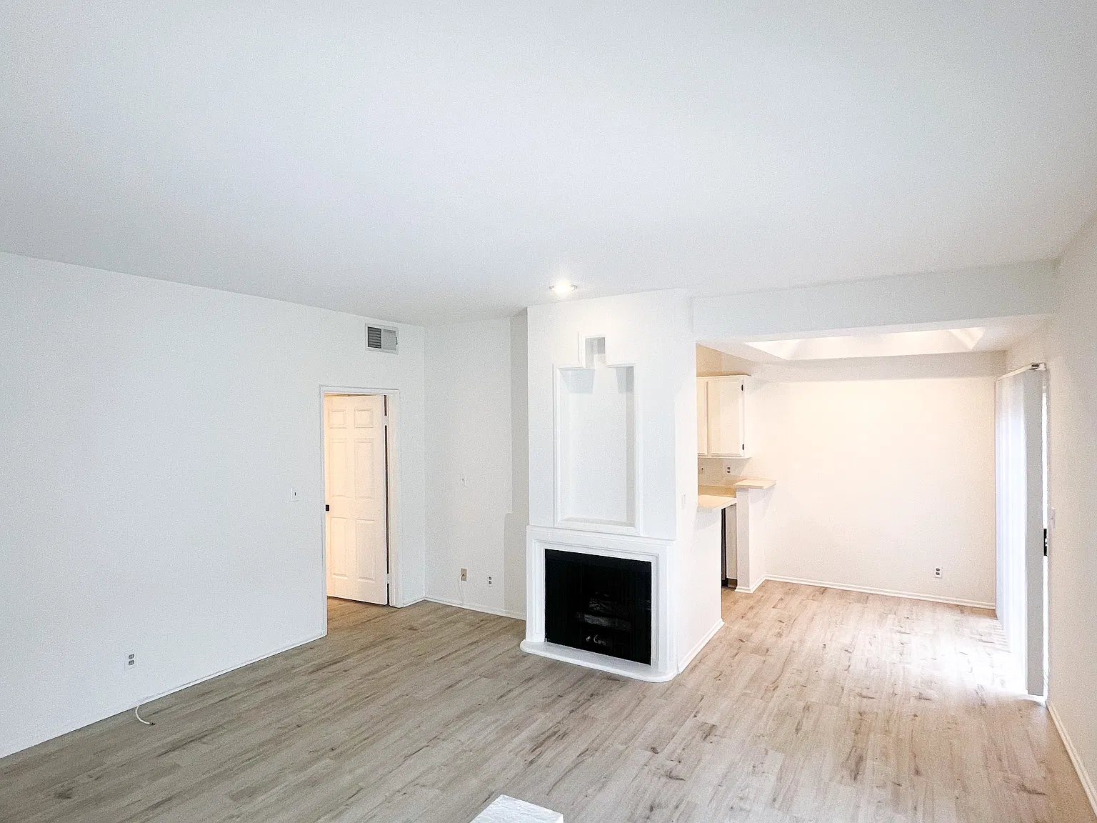 2 bed, 1150 sqft, $3,480 — Photo 2