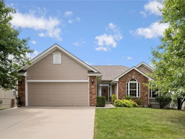 905 W 8th Ave, Kearney, MO 64060