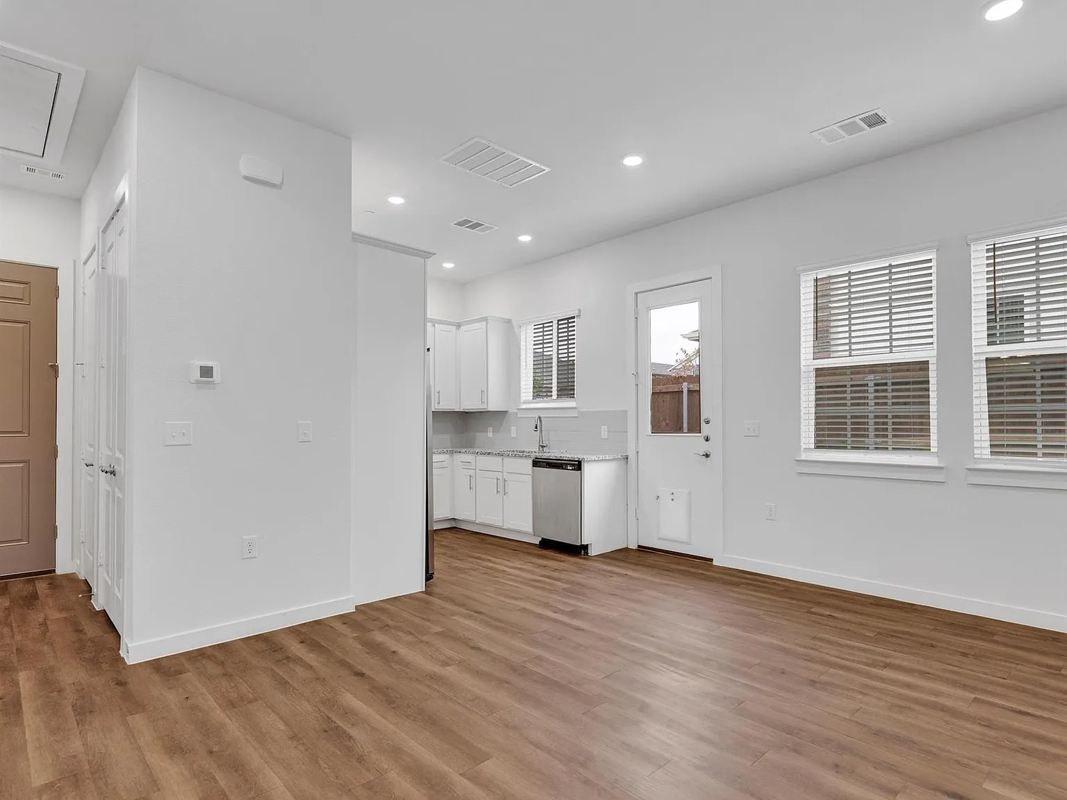 1 bed, 1.0 bath, 709 sqft, $1,649 — Photo 3