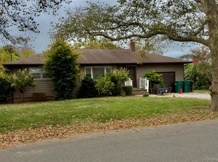 166 Pulaski St, Southampton, NY 11968