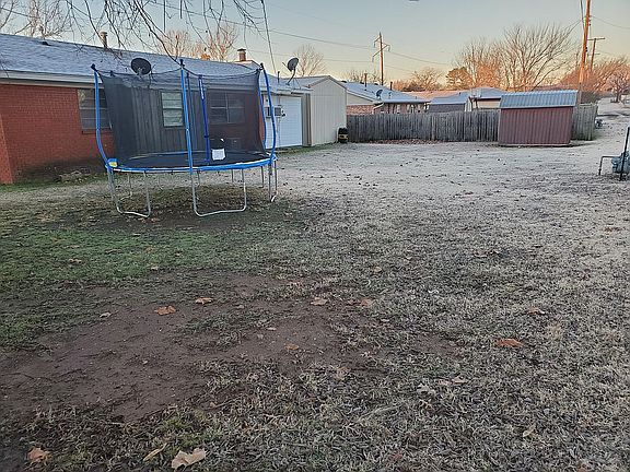 5th image of 408 E Wanda Jackson Blvd