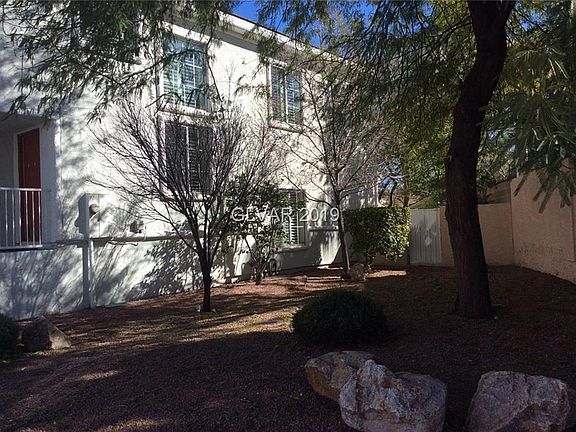 Side yard looking towards gate to rear yard.