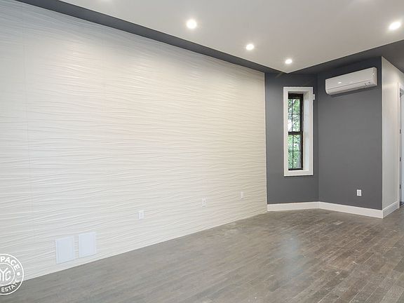 3rd image of 989 Bedford Ave #B4