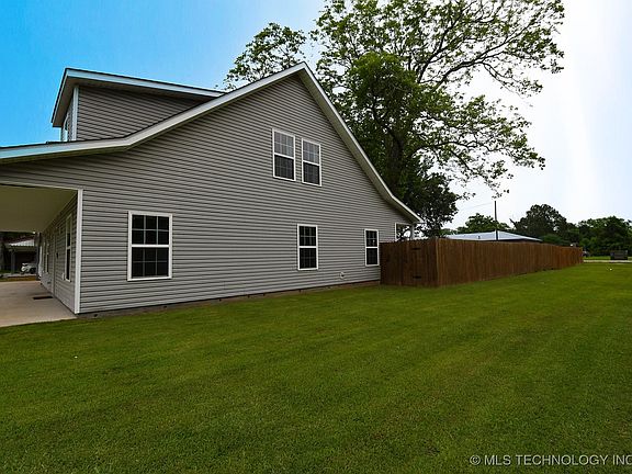 2nd image of 304 S Blackstone St