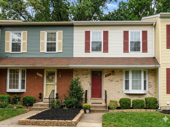 10367 Granite Creek Ln, Oakton, VA 22124