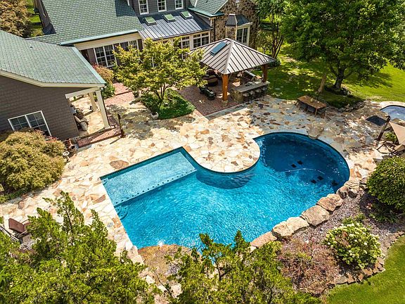 4th image of 2313 Wind Cliff Dr