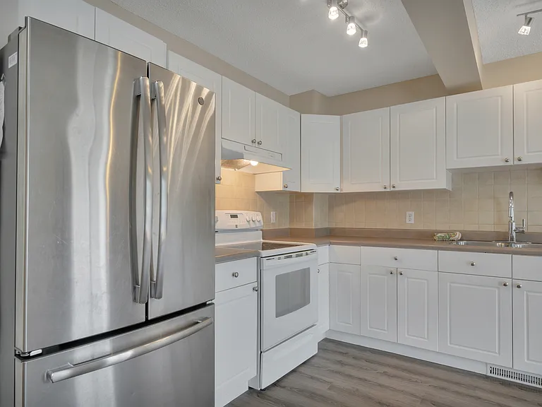 37 Vaughn Ave #37 — Photo 9