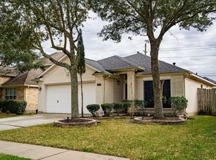 11312 Hidden Bay Dr, Pearland, TX 77584
