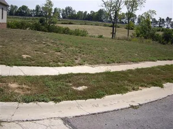 2062 Elmwood Dr, Versailles, KY 40383