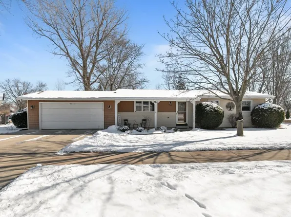 1320 S Westhaven Dr, Oshkosh, WI 54904