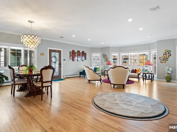 88 Myrtle Ave, Edgewater, NJ 07020