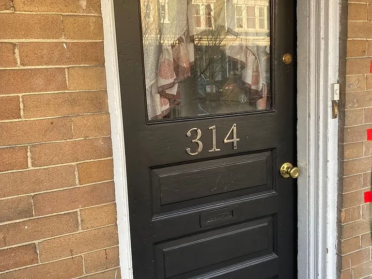 314 W Lemon St — Photo 2