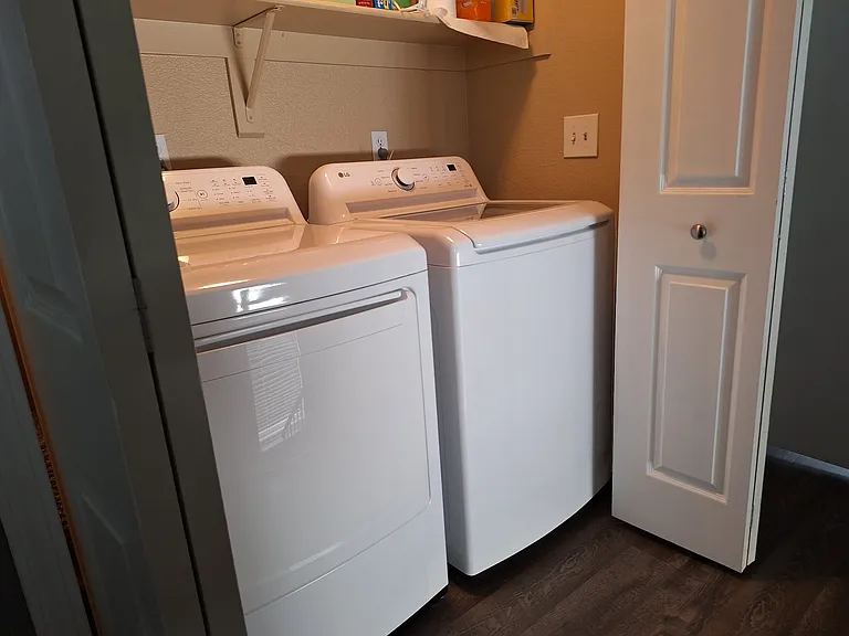 533 Meadbury Dr — Photo 23