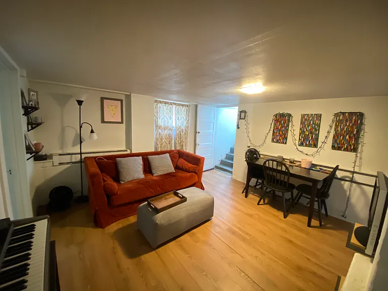 613 W Olive St — Photo 2
