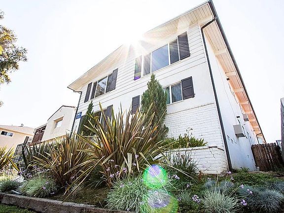 2nd image of 1263 S Dunsmuir Ave APT 3
