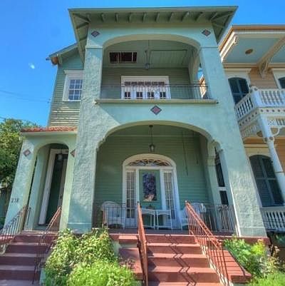 3rd image of 318-320 Delaronde St