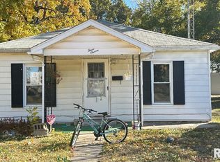 311 N Franklin St, Rushville, IL 62681