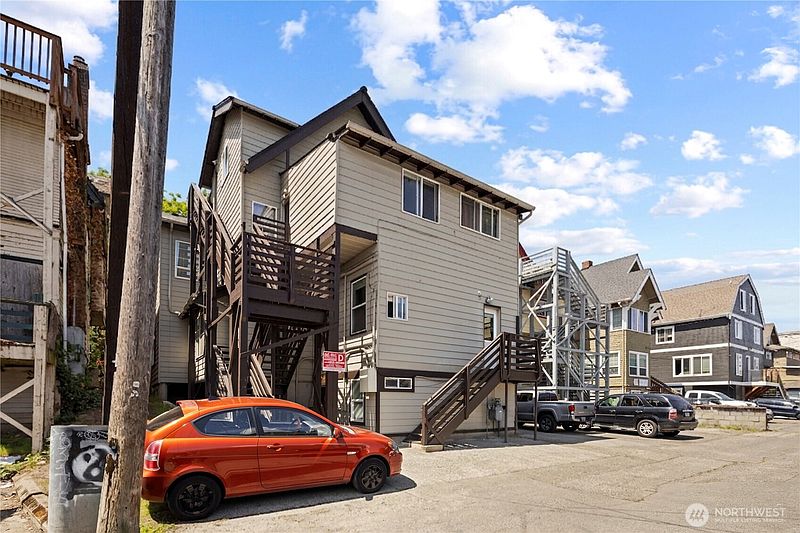 3rd image of 4714 17th Avenue NE