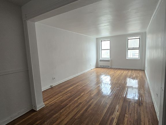 2nd image of 6712 Yellowstone Blvd APT B7