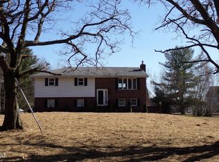 677 Pardeesville Rd, Hazleton, PA 18202