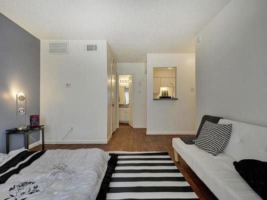 5th image of 2520 Elmont Dr APT 210A