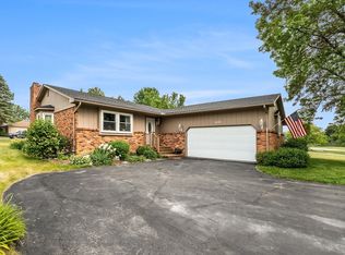 1420 Winter Ln, Brighton, MI