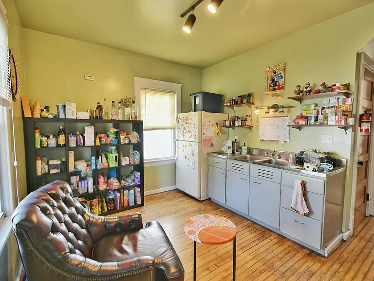 2282 Grandview Ave — Photo 8
