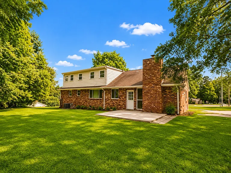 2589 Skyline Dr — Photo 4