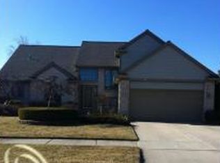 51367 Pinewood Dr, Macomb, MI