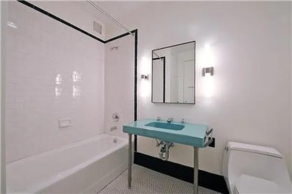 Rented by Isaacs Ganz Real Estate | media 9