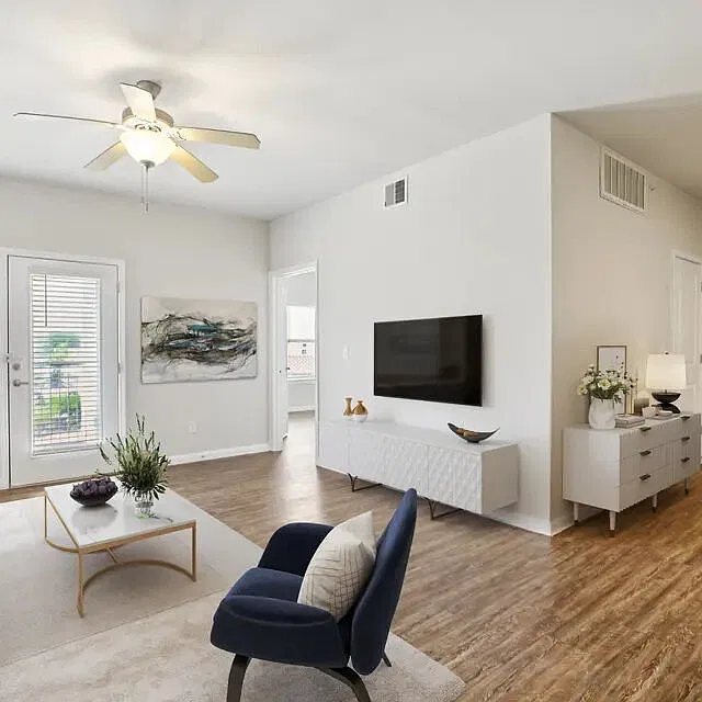 Creekview Apartment Homes — Photo 2