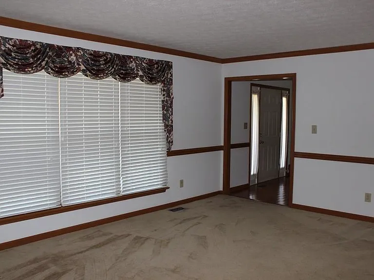 417 Burnham Pl — Photo 3
