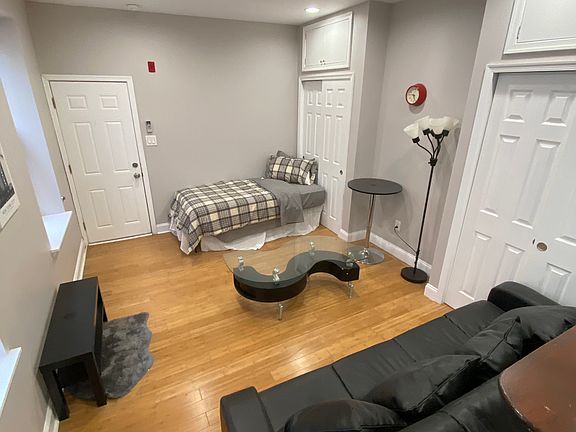 3rd image of 709 W Girard Ave #1