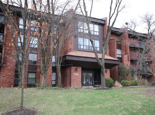 572 Coeur De Royale Dr APT 302, Saint Louis, MO 63141