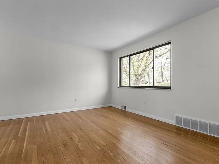 548B Firethorne Dr — Photo 1