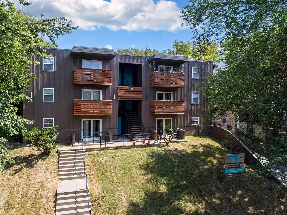 423-427 Maple Blvd