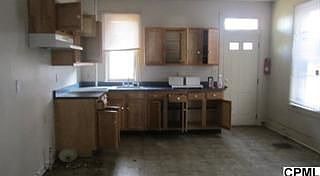 4th image of 133 N Summit St